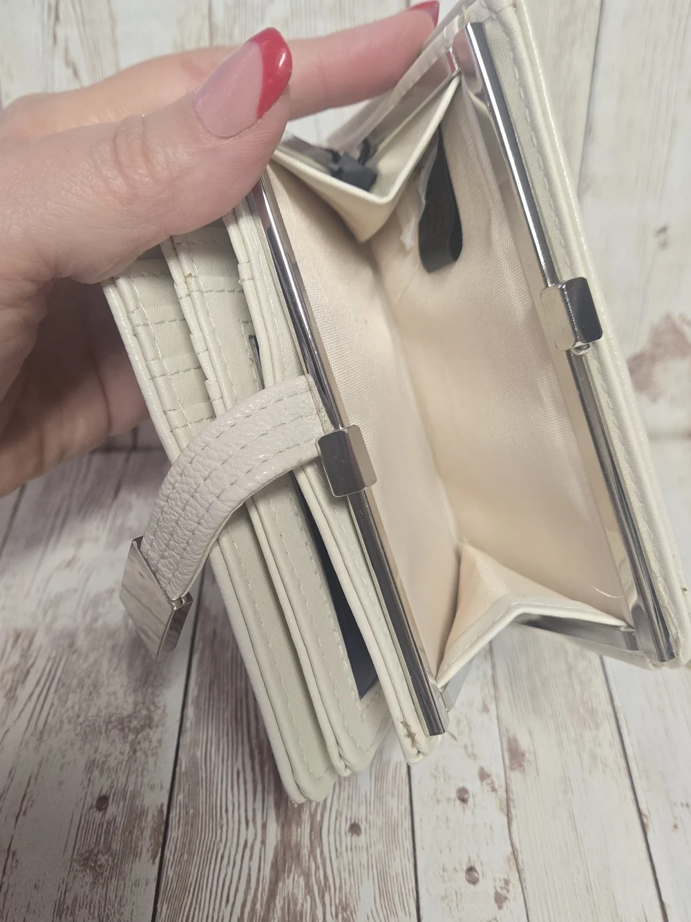 APT. 9 Abbey Indexer RFID Blocking Wallet Bone Cream NWT Safe Keeper - Picture 8 of 13